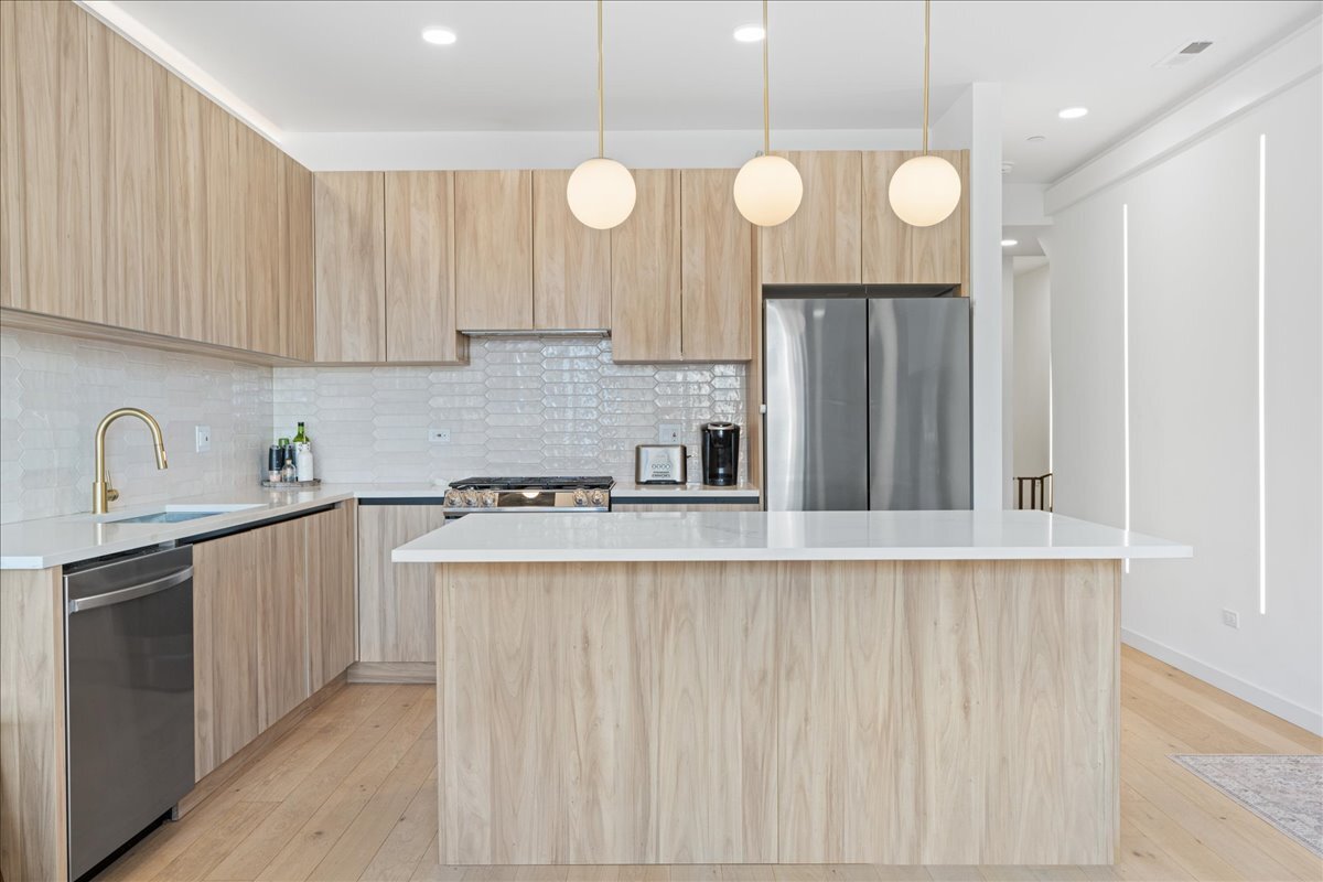 2611 W Haddon Avenue Unit: 2