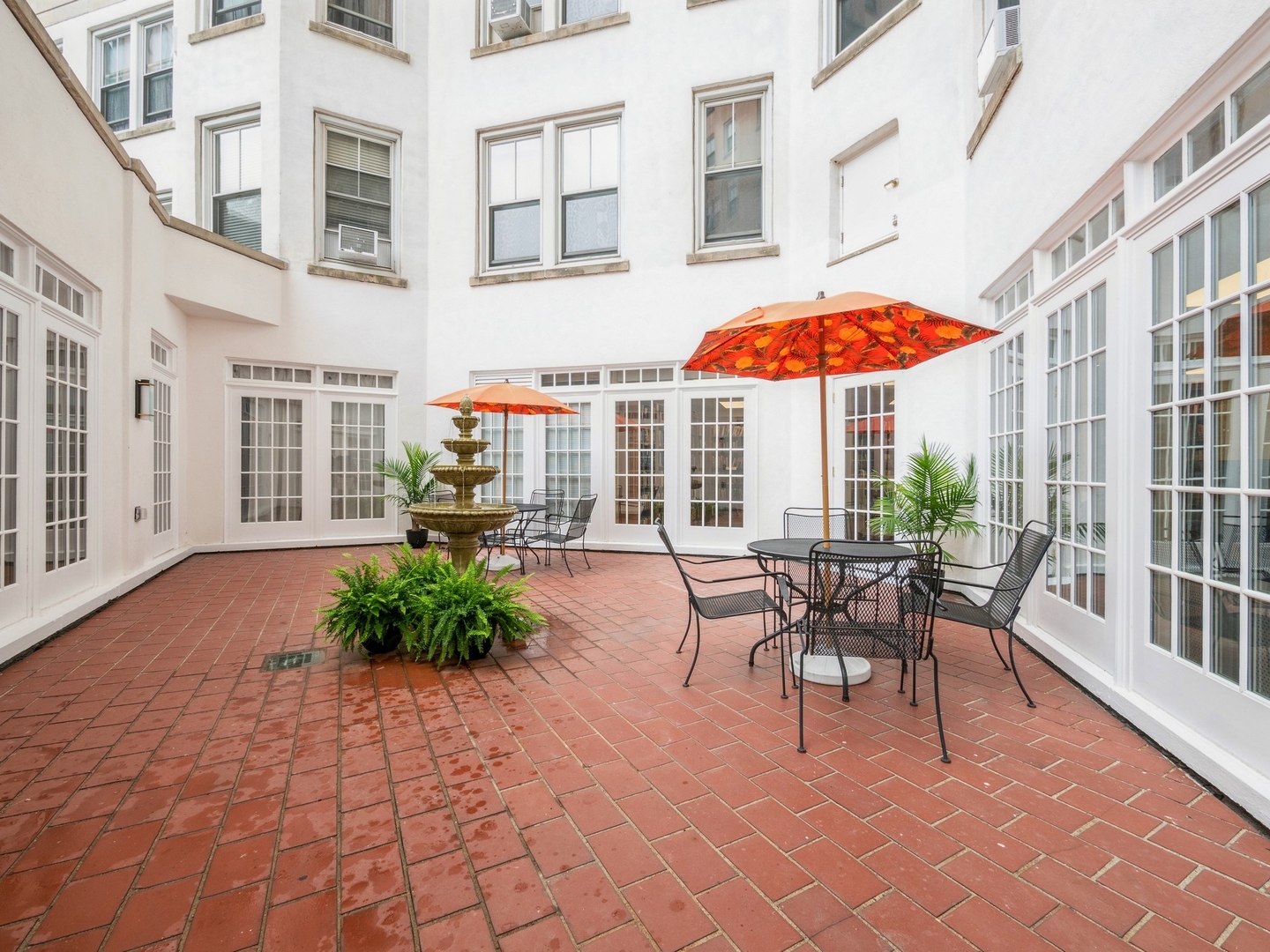 5555 N SHERIDAN Road Unit: 1811