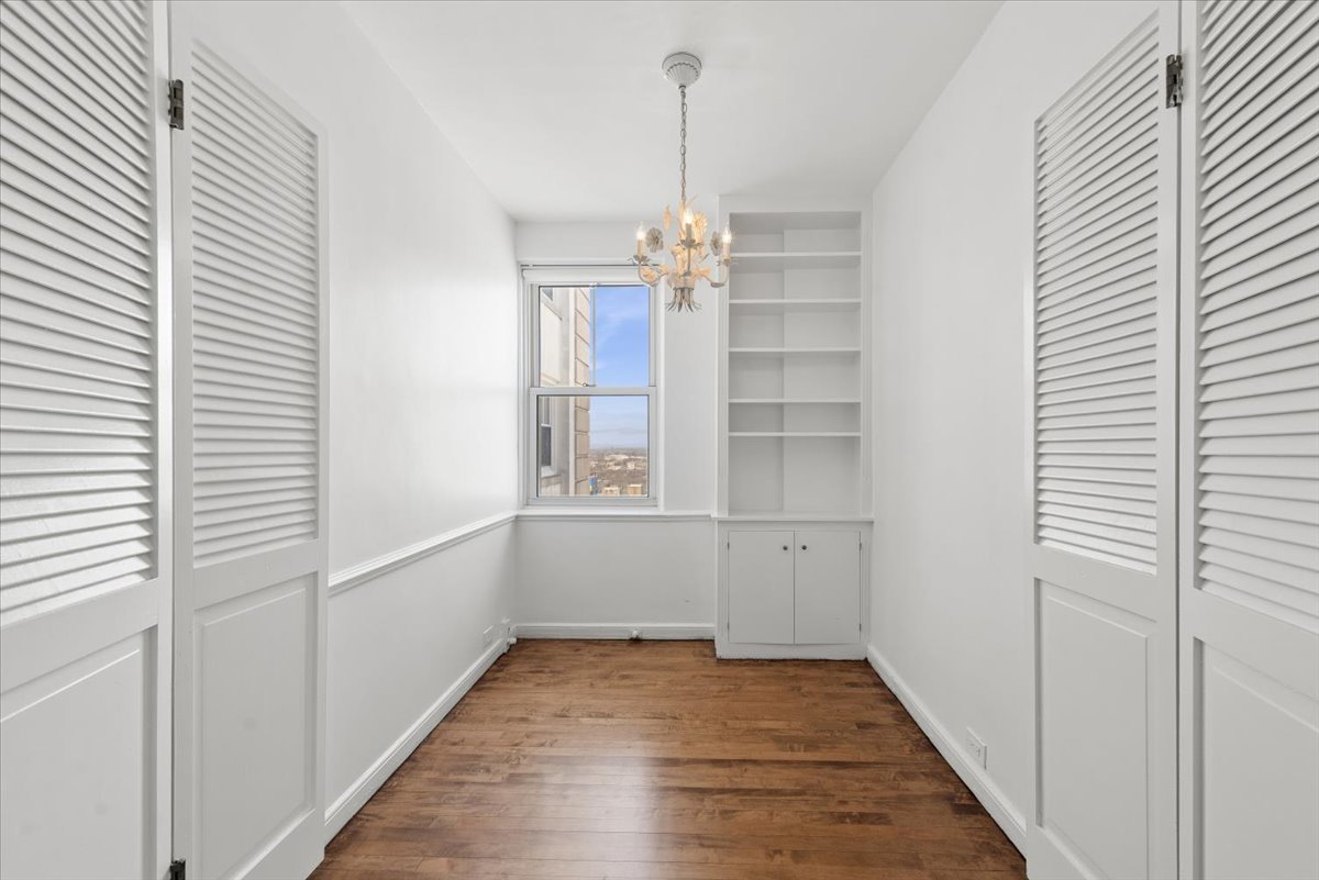 5555 N SHERIDAN Road Unit: 1811