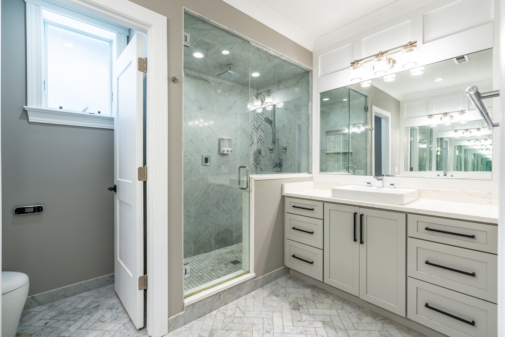 729 W Barry Avenue Unit: 1