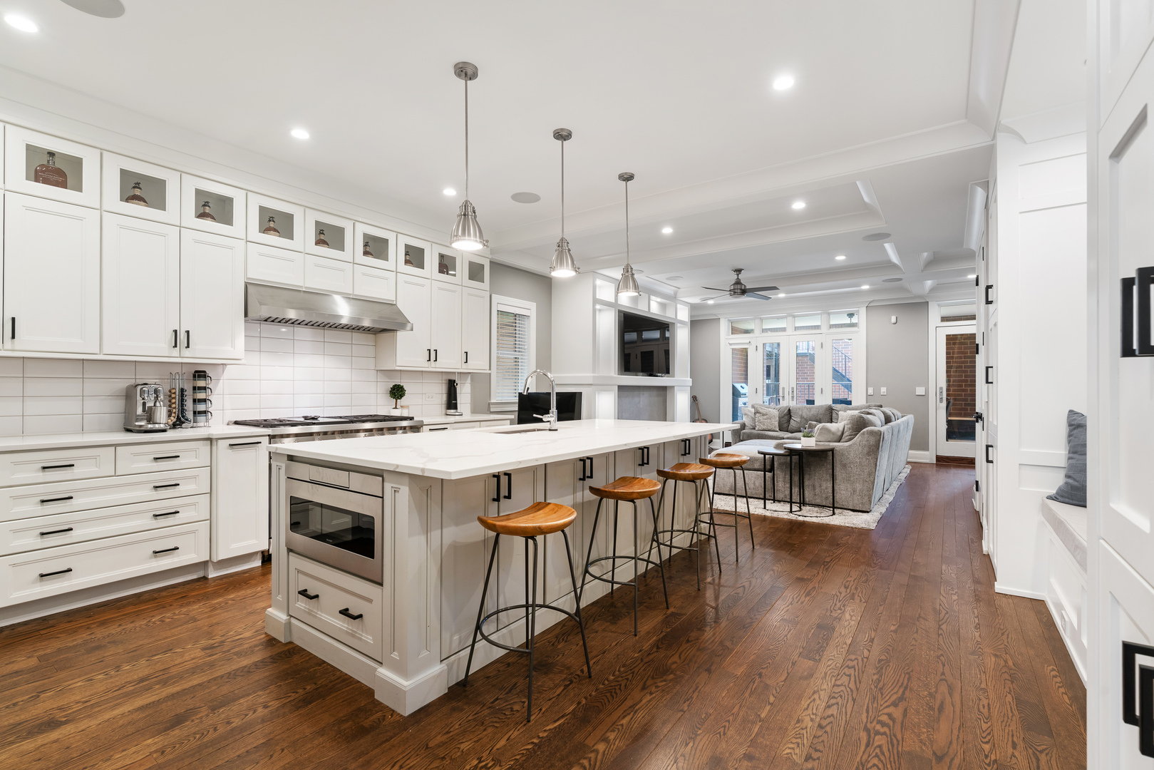 729 W Barry Avenue Unit: 1