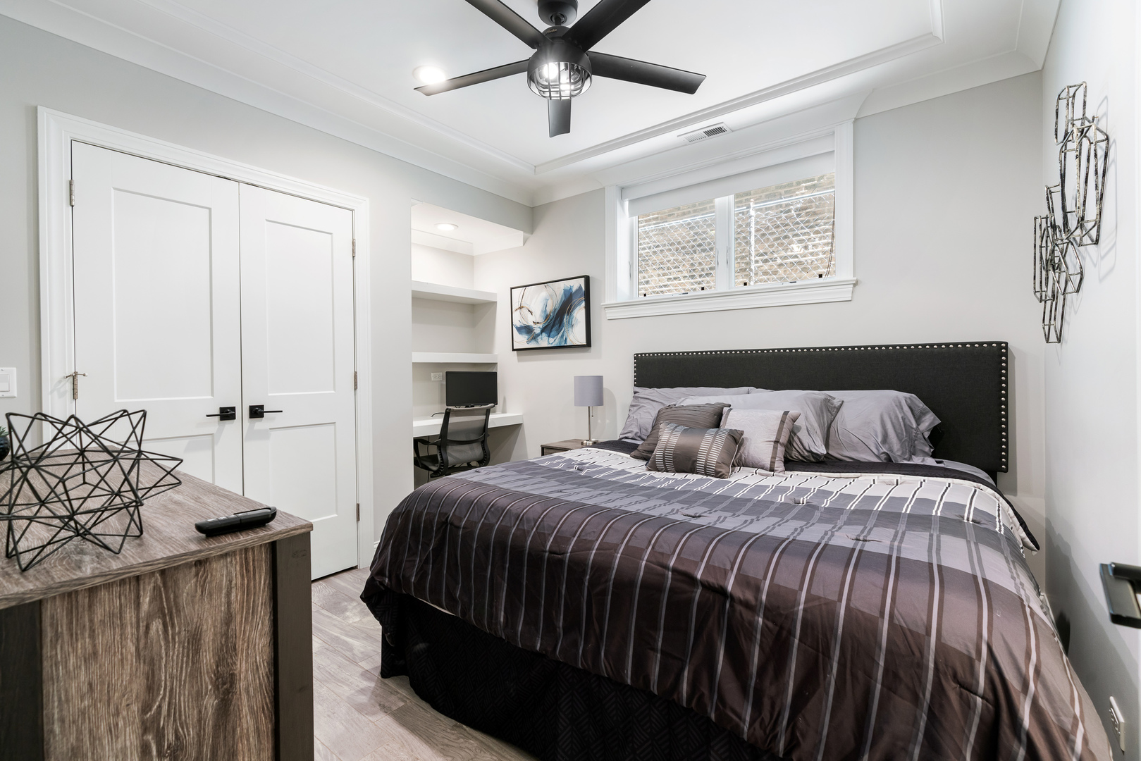 729 W Barry Avenue Unit: 1