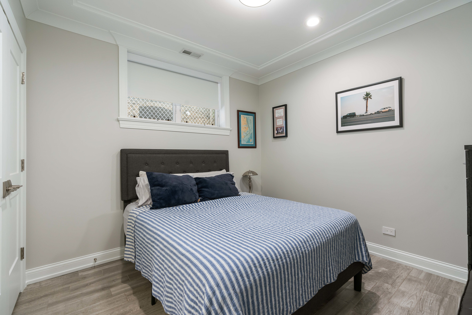 729 W Barry Avenue Unit: 1