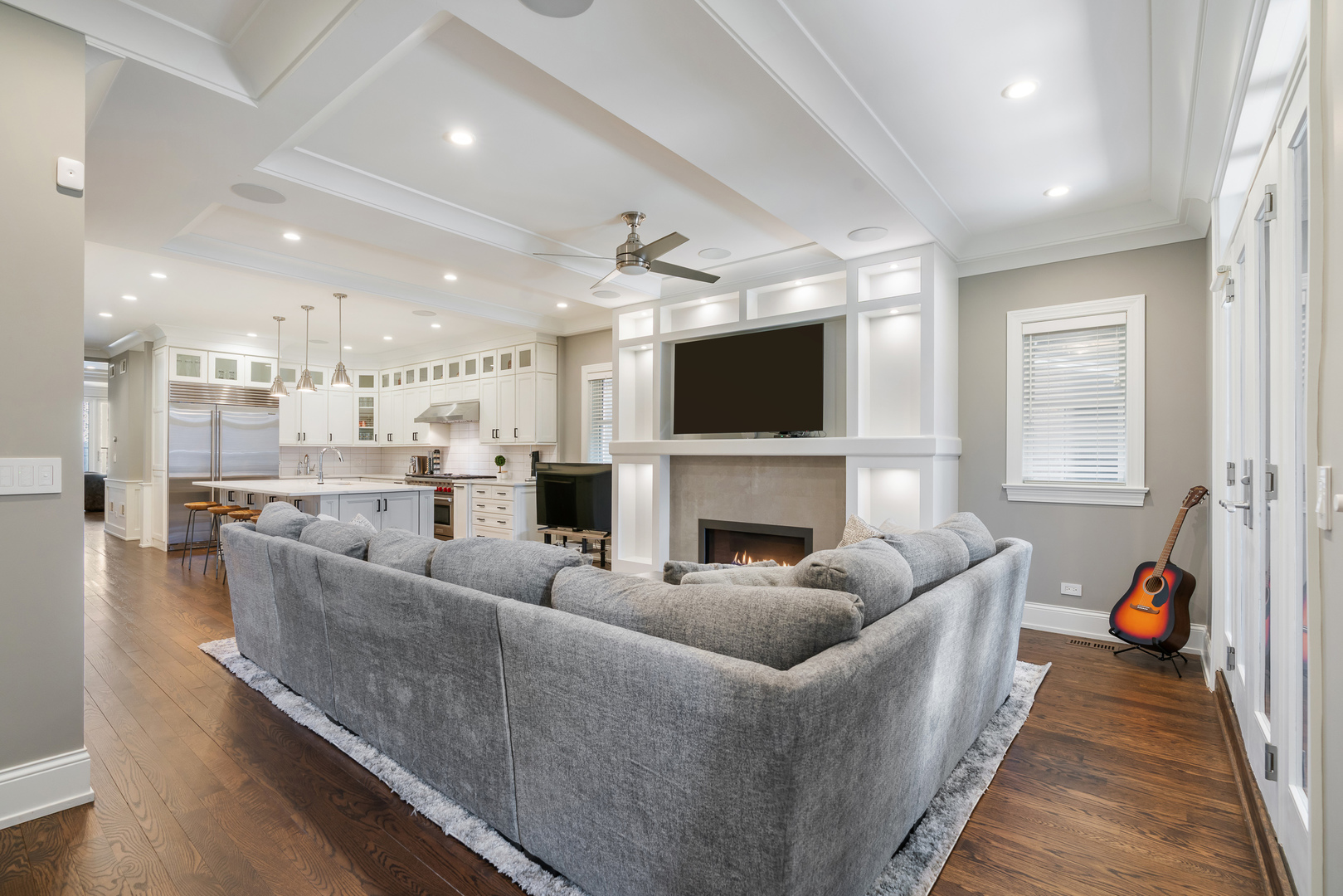 729 W Barry Avenue Unit: 1