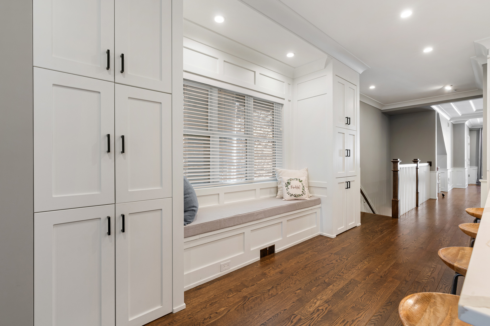 729 W Barry Avenue Unit: 1