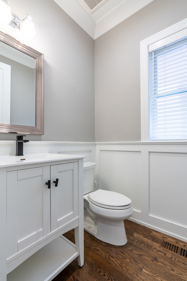 729 W Barry Avenue Unit: 1