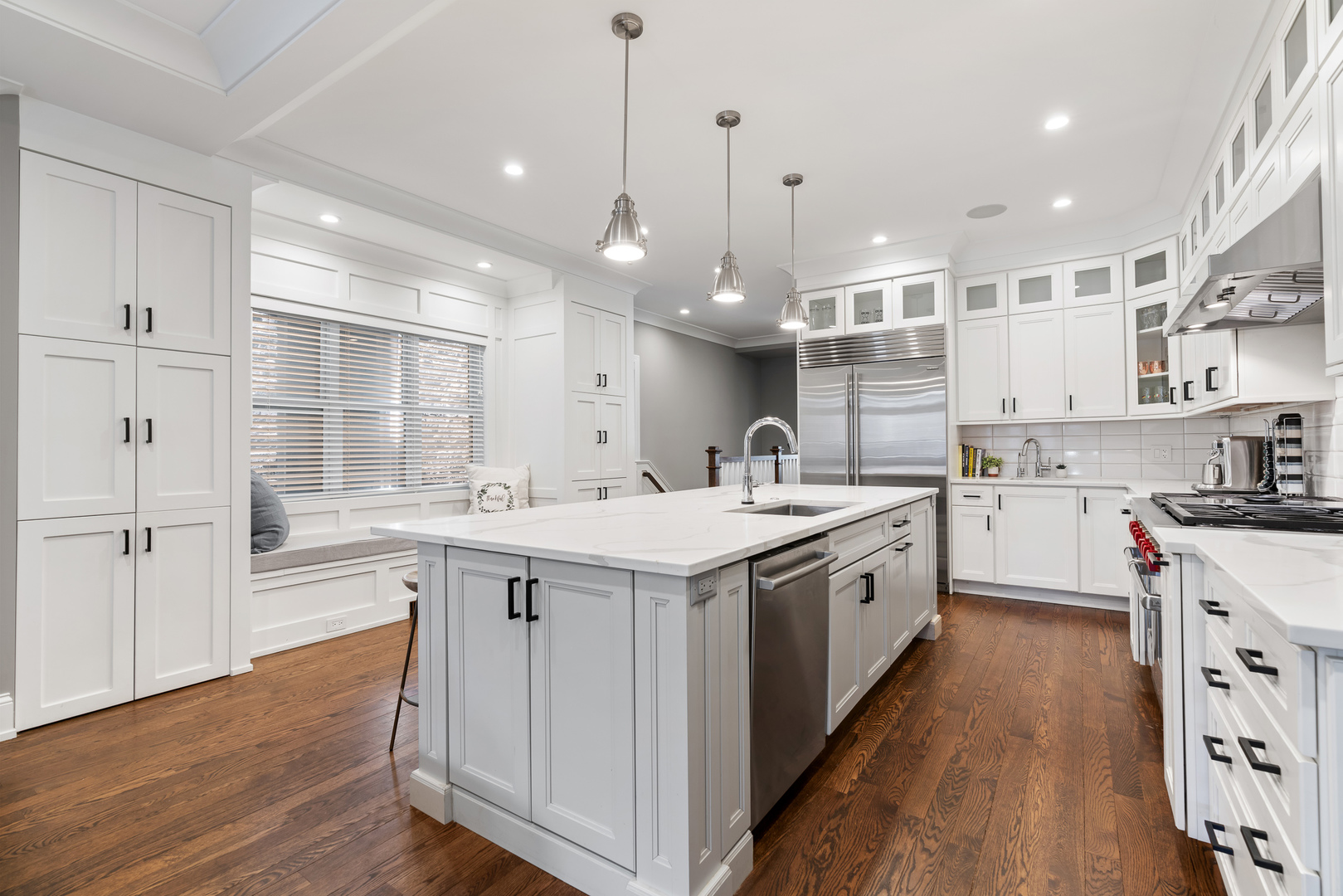 729 W Barry Avenue Unit: 1