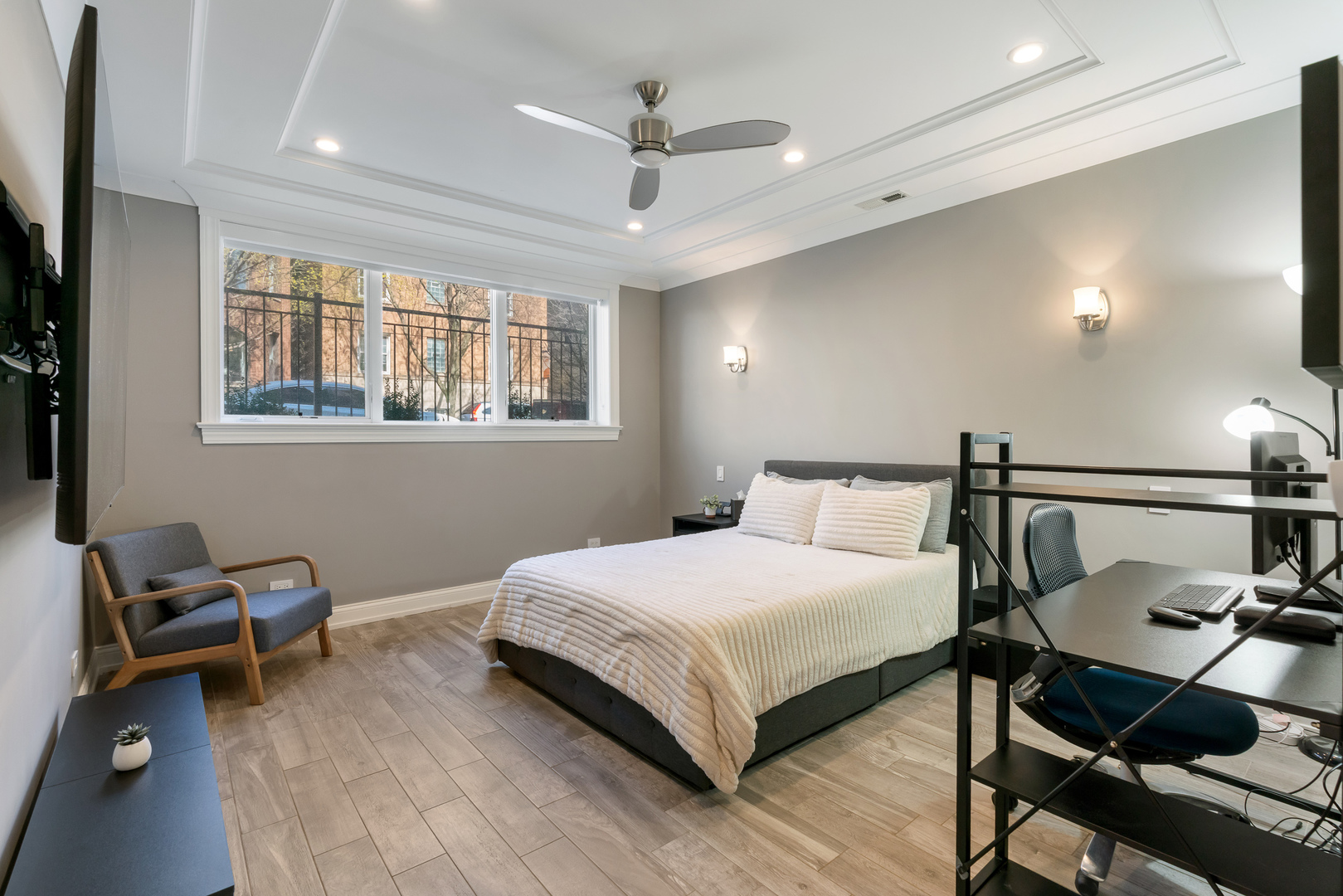 729 W Barry Avenue Unit: 1