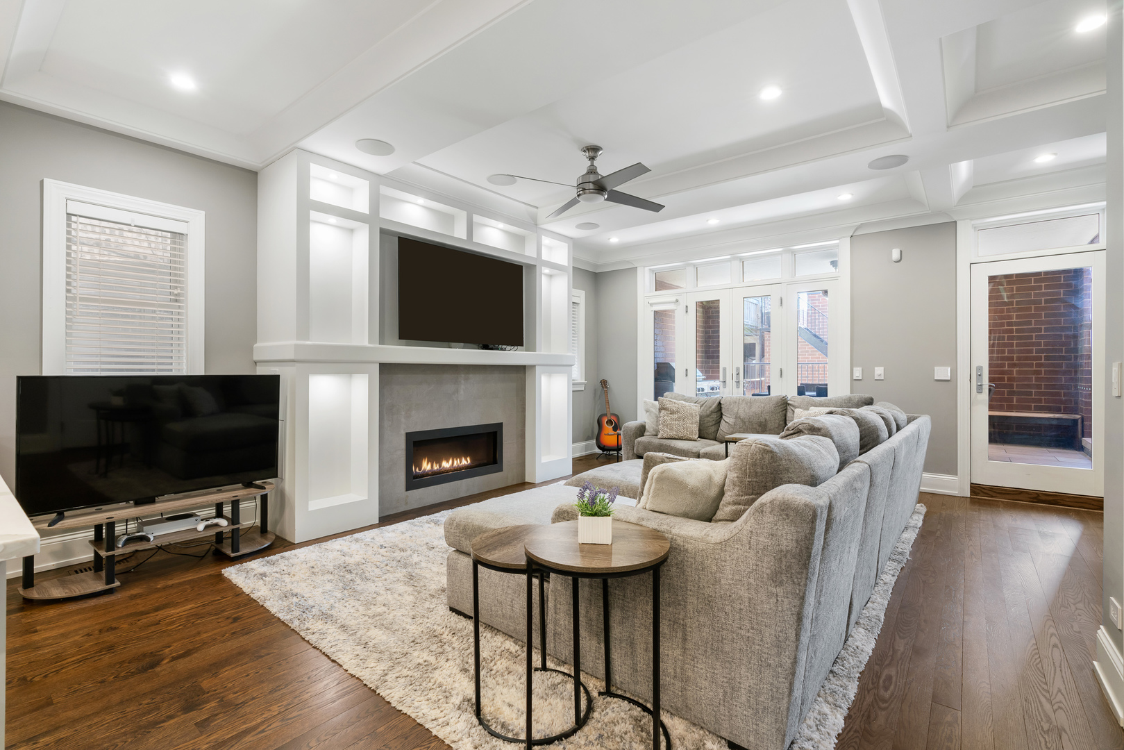 729 W Barry Avenue Unit: 1