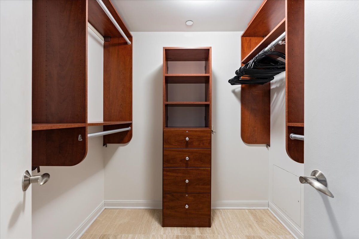 130 N GARLAND Court Unit: 3702