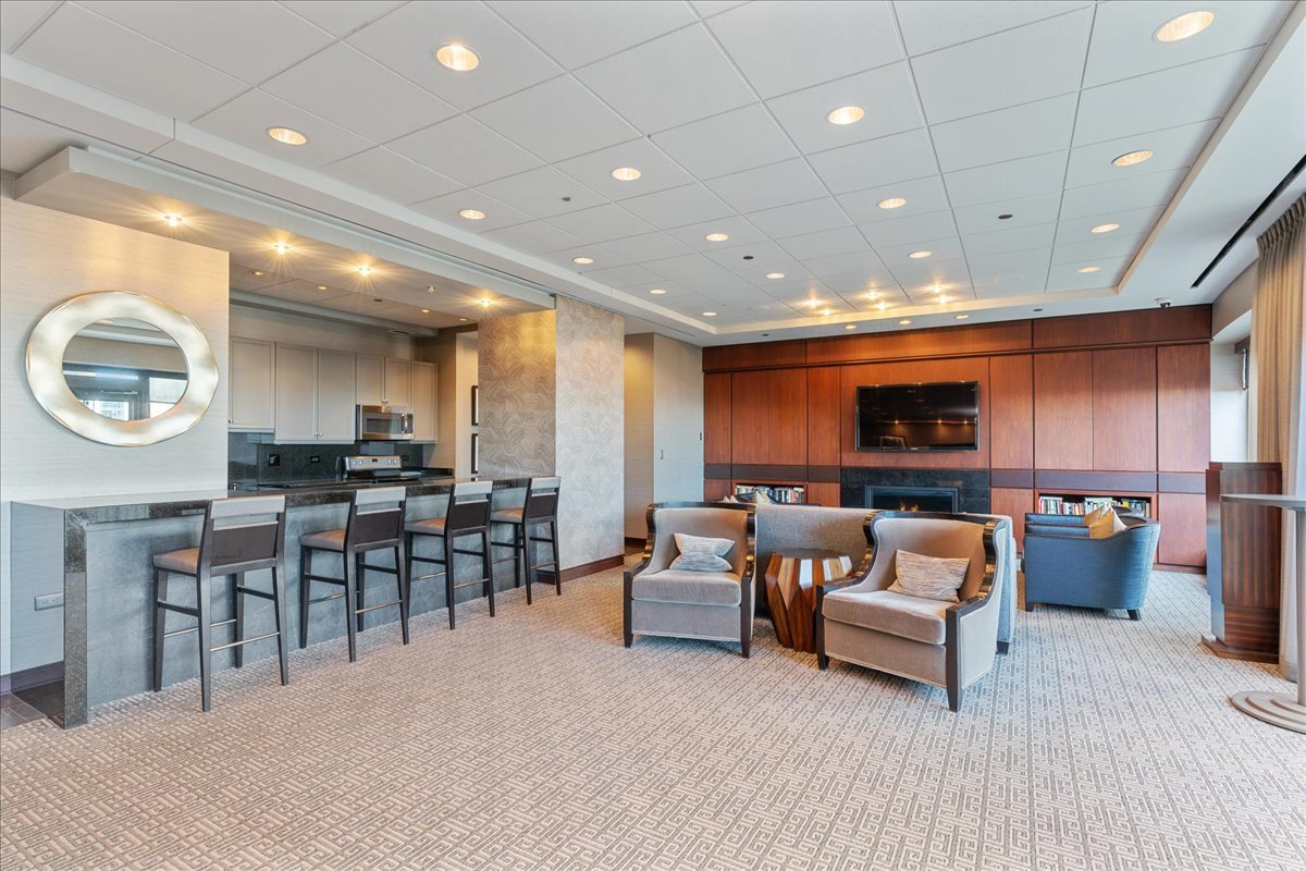 130 N GARLAND Court Unit: 3702