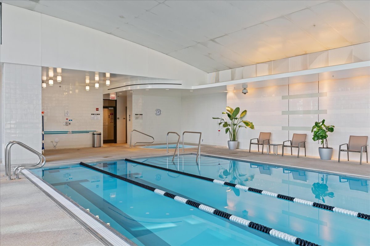 130 N GARLAND Court Unit: 3702