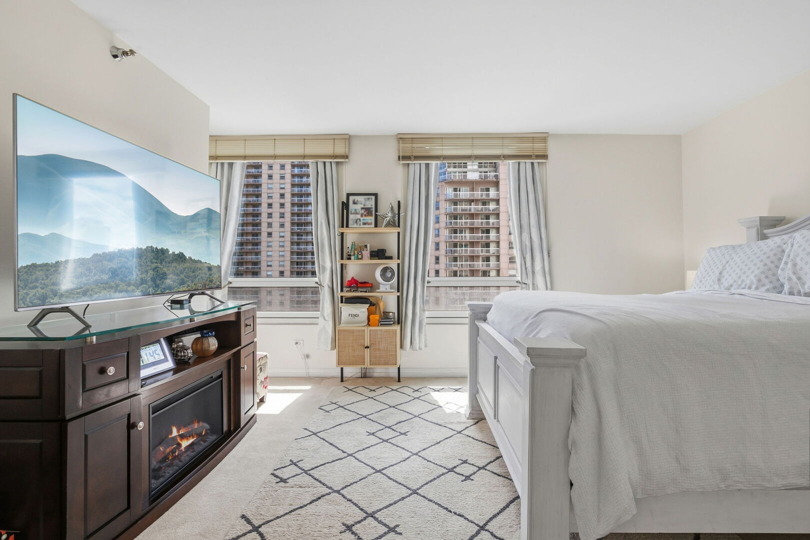 33 W Ontario Street Unit: 26B