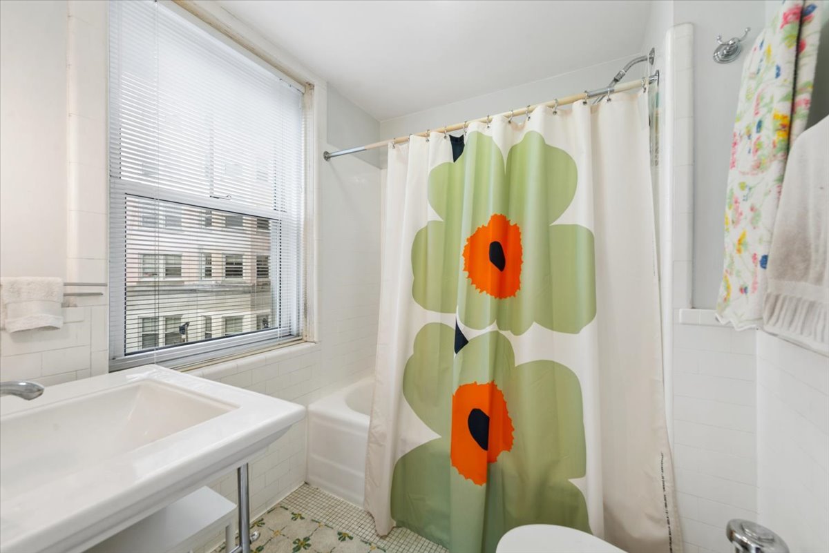 5555 N SHERIDAN Road Unit: 316