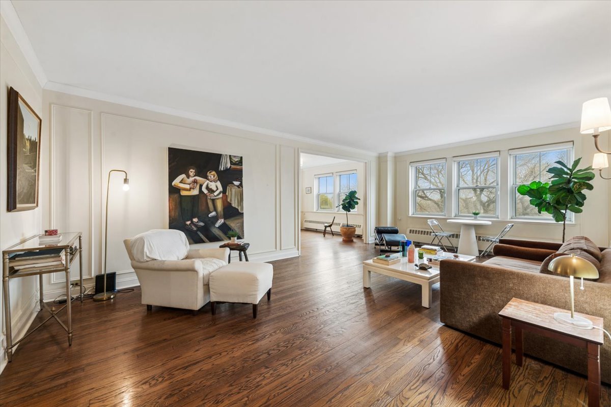 5555 N SHERIDAN Road Unit: 316