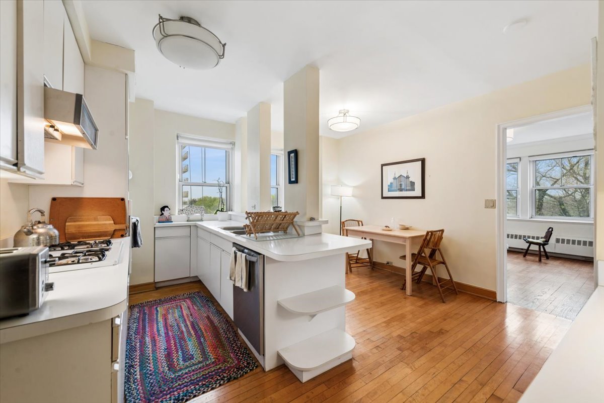 5555 N SHERIDAN Road Unit: 316