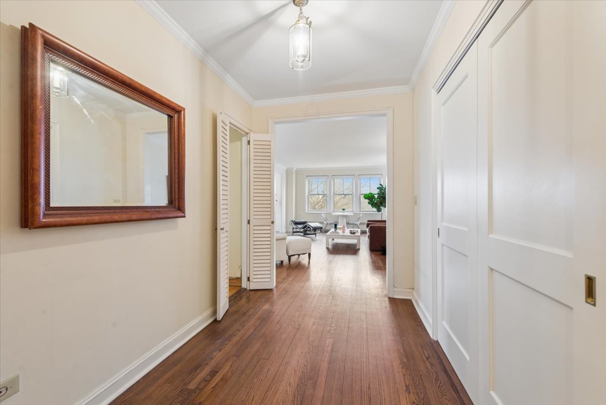 5555 N SHERIDAN Road Unit: 316