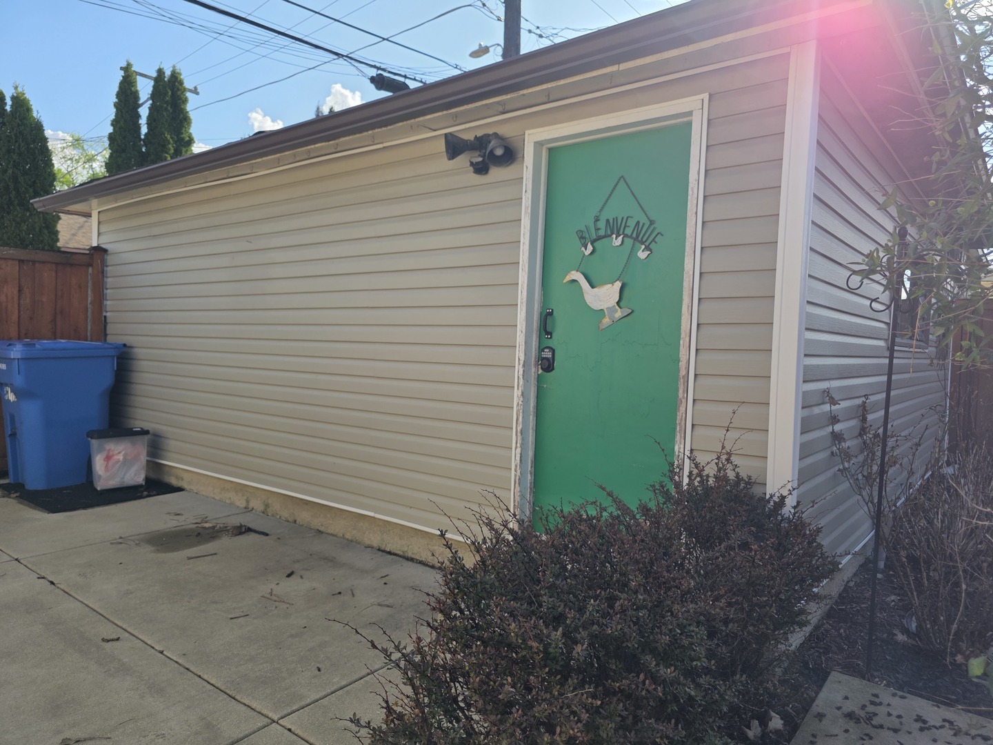 5411 W WARWICK Avenue