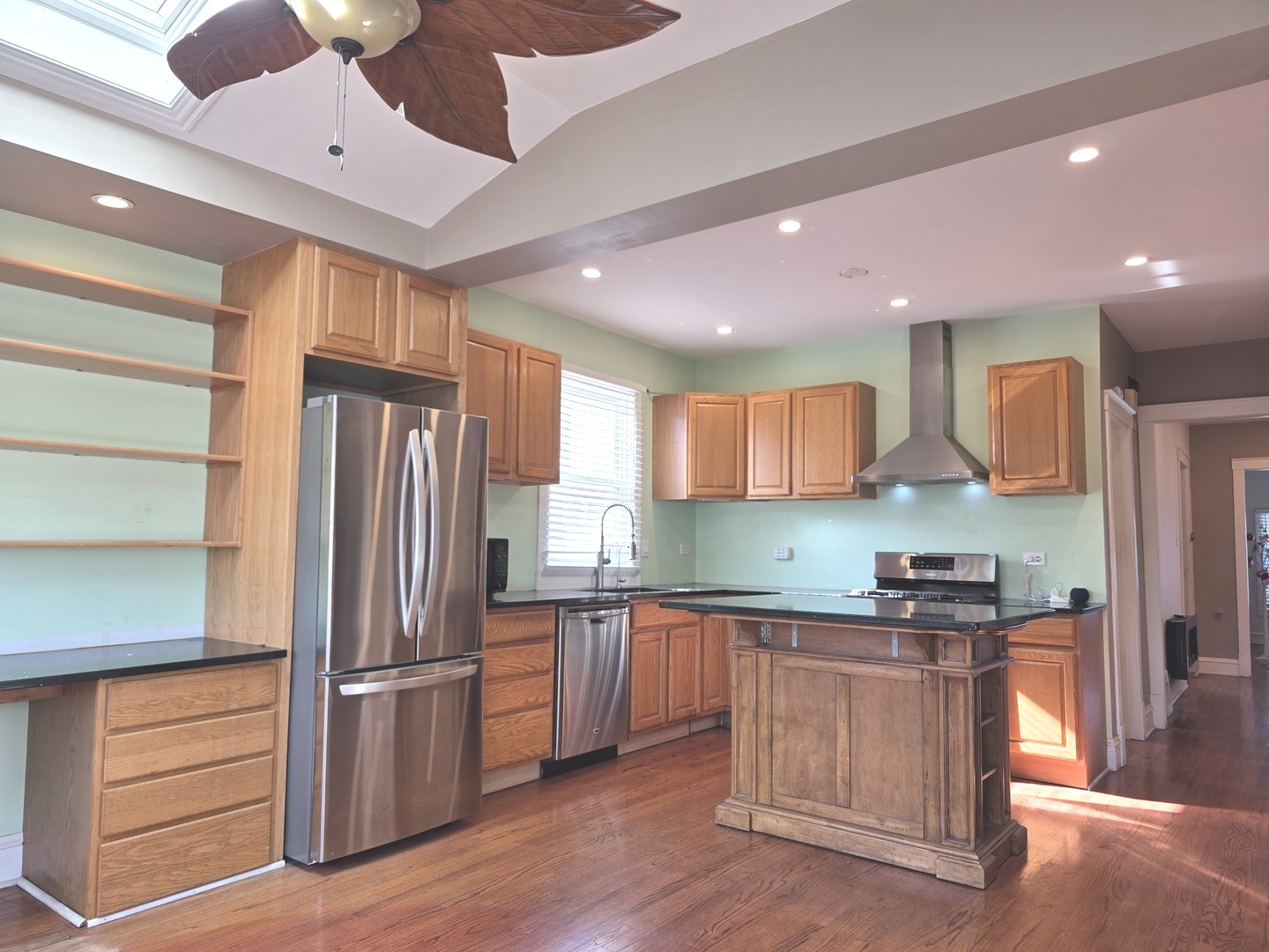 5411 W WARWICK Avenue