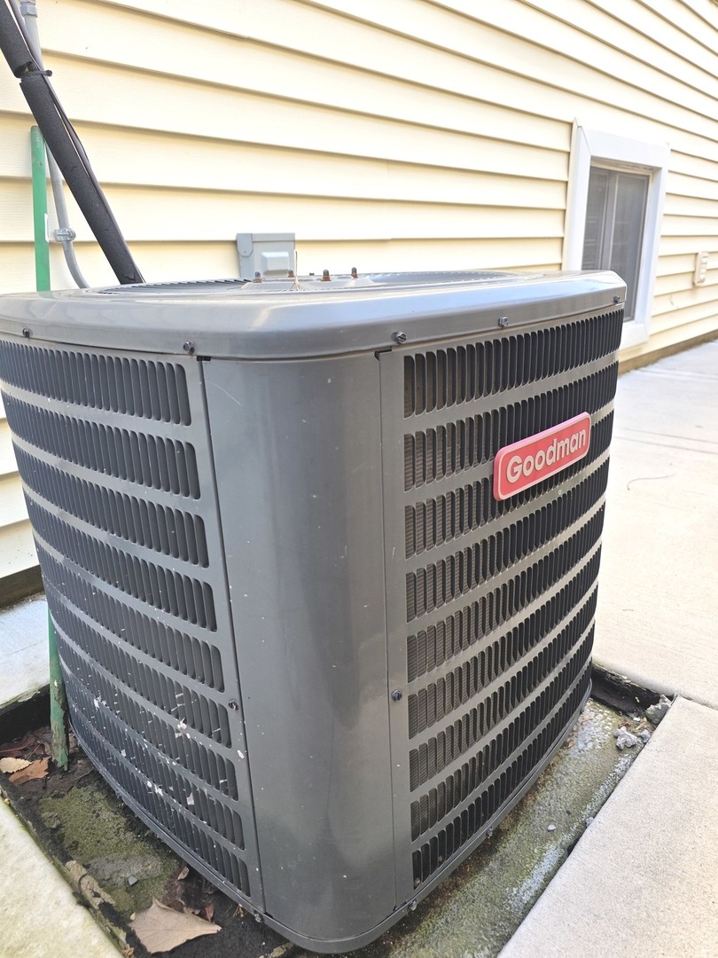 5411 W WARWICK Avenue