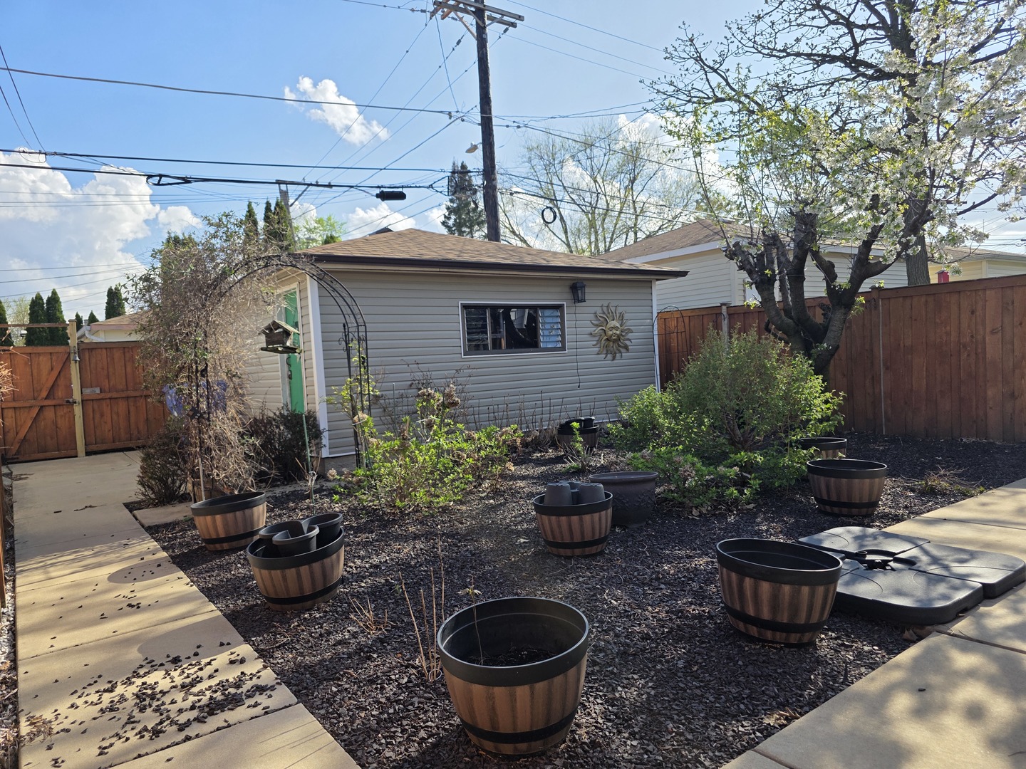 5411 W WARWICK Avenue