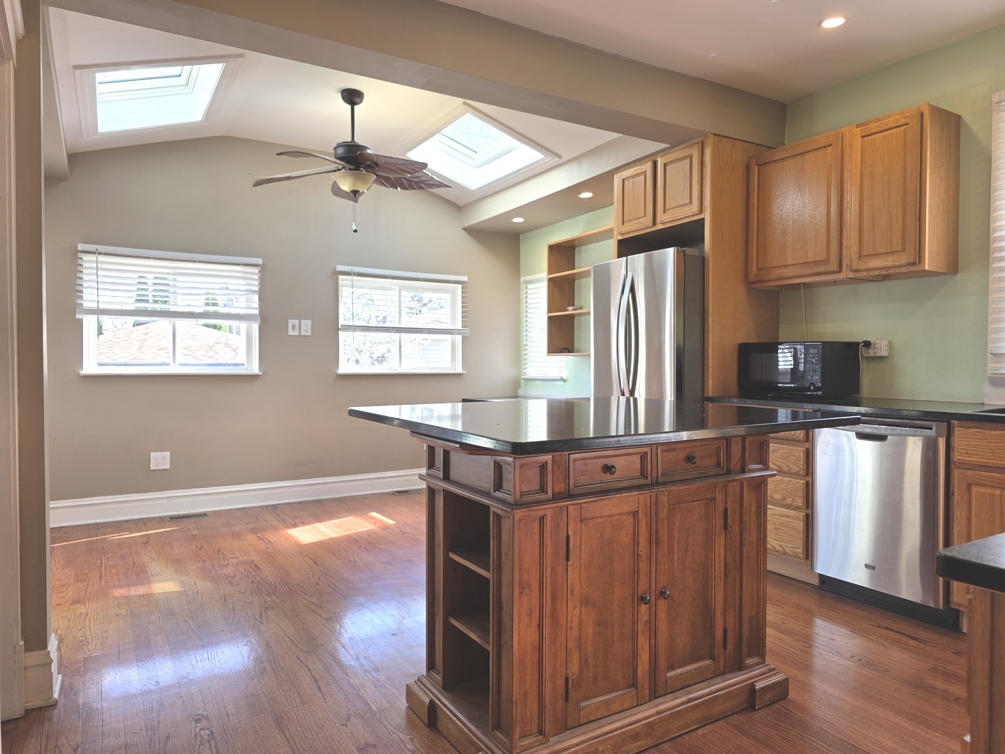 5411 W WARWICK Avenue