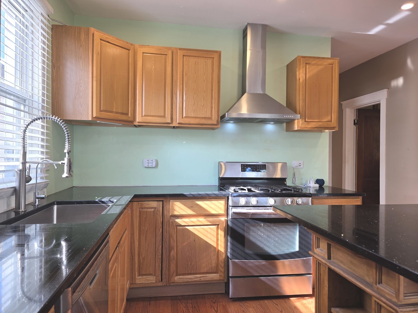 5411 W WARWICK Avenue