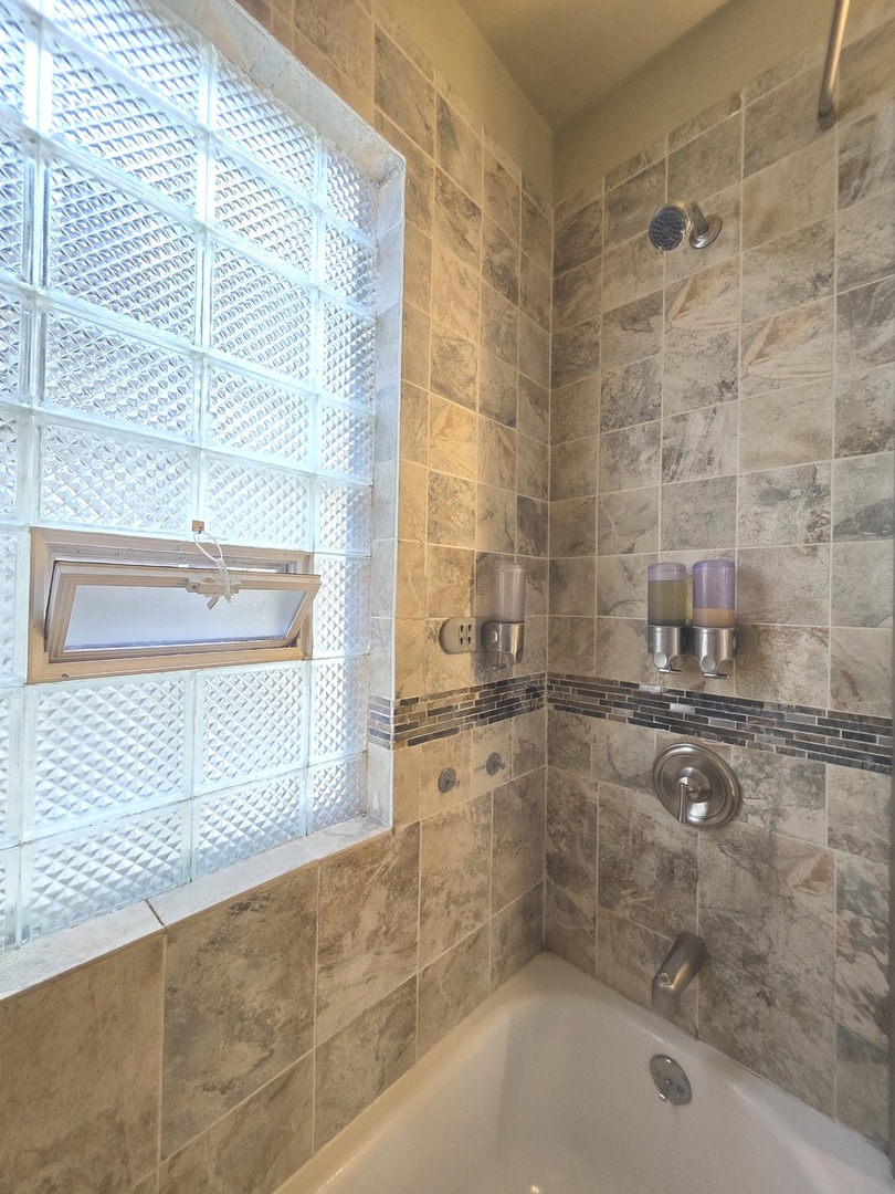 5411 W WARWICK Avenue