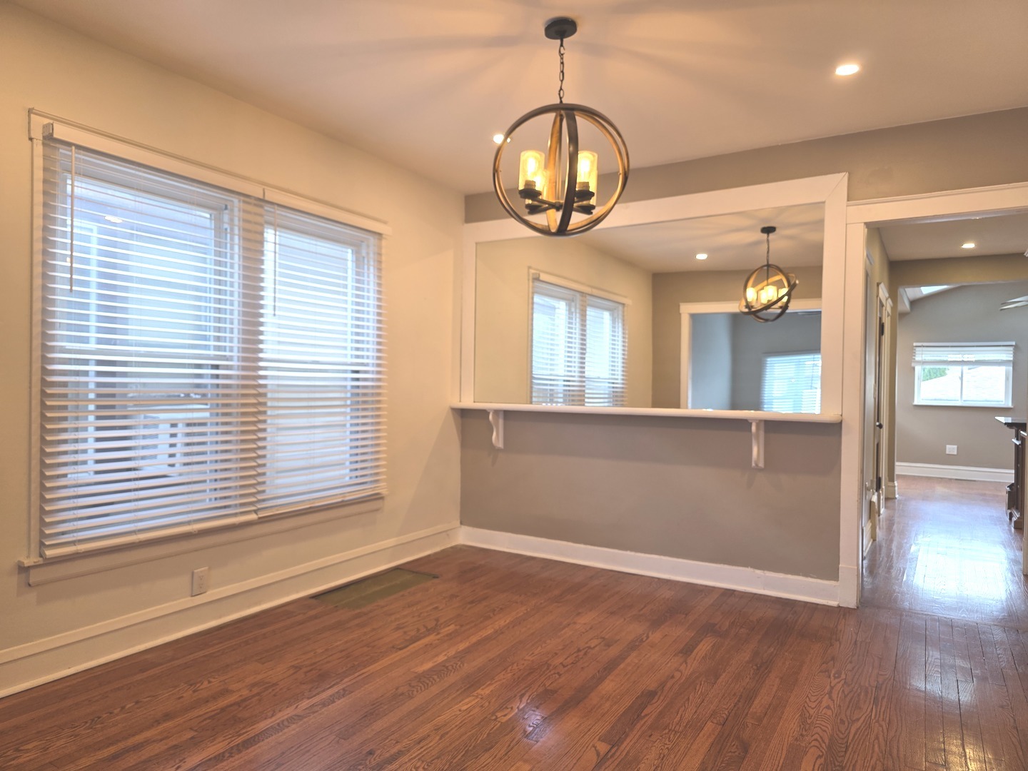 5411 W WARWICK Avenue