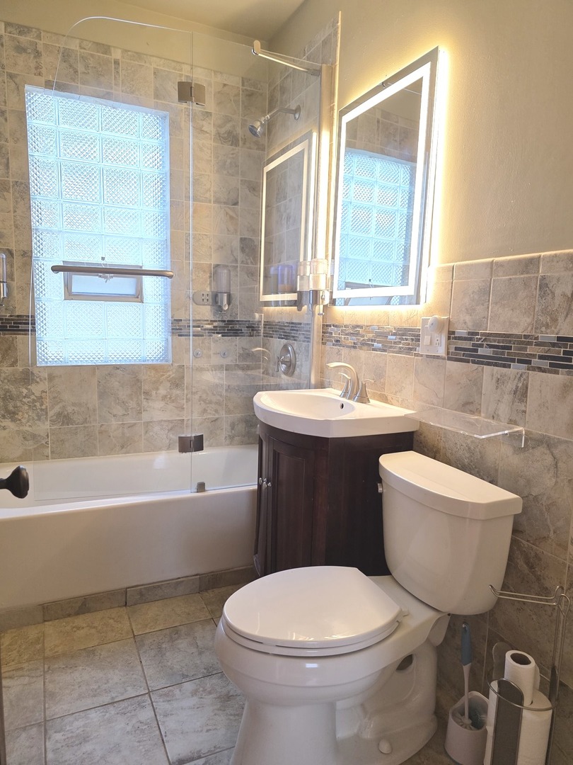 5411 W WARWICK Avenue