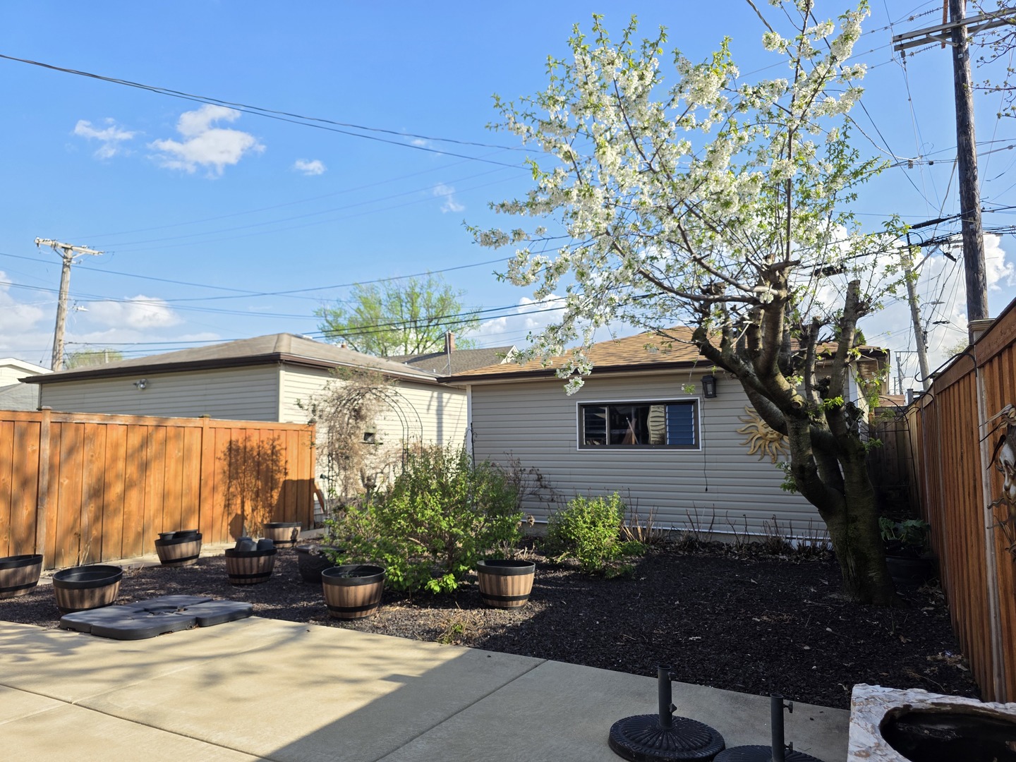 5411 W WARWICK Avenue