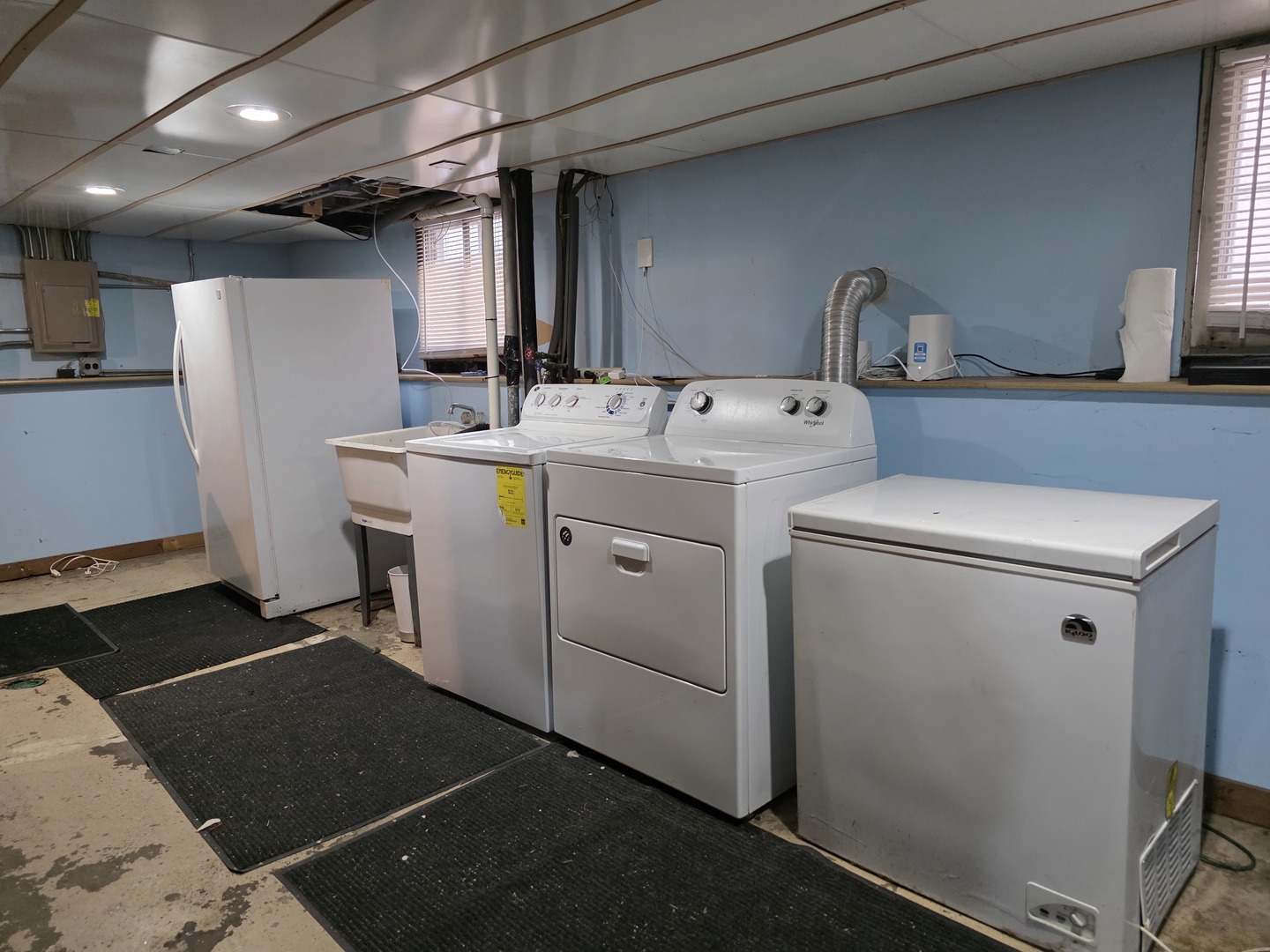 5411 W WARWICK Avenue