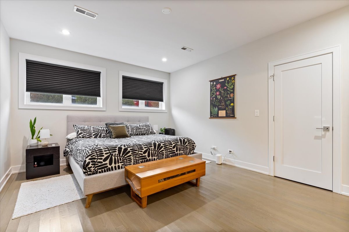 3033 N Clybourn Avenue Unit: 1