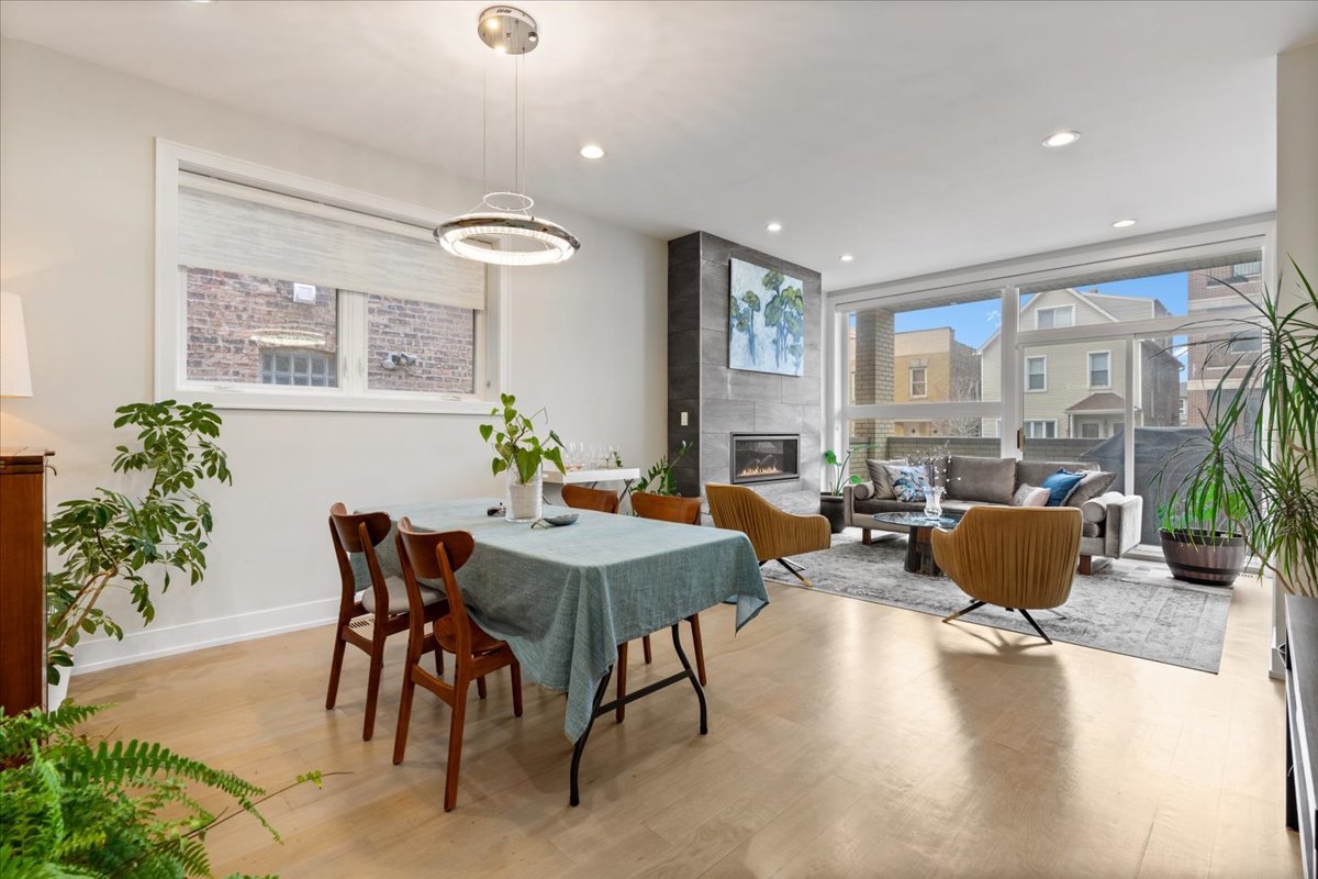 3033 N Clybourn Avenue Unit: 1