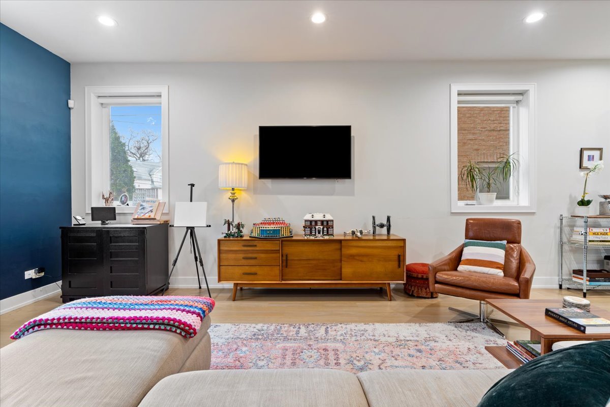 3033 N Clybourn Avenue Unit: 1