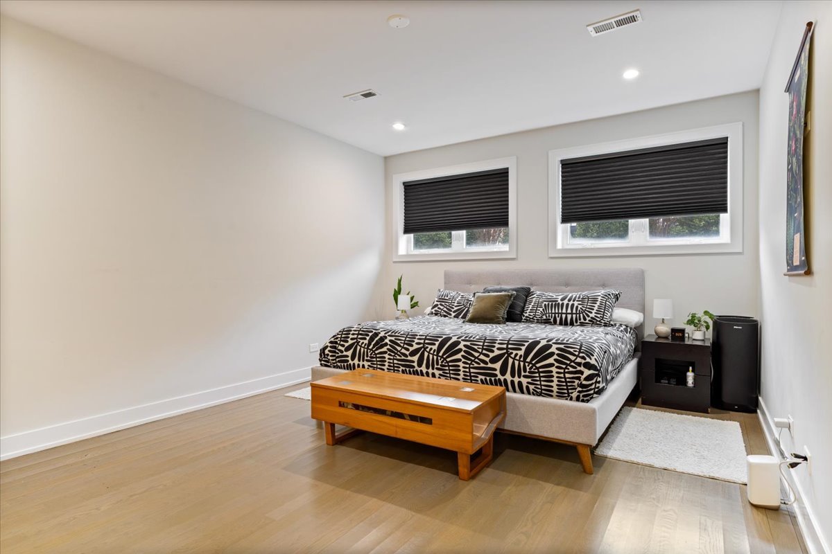 3033 N Clybourn Avenue Unit: 1