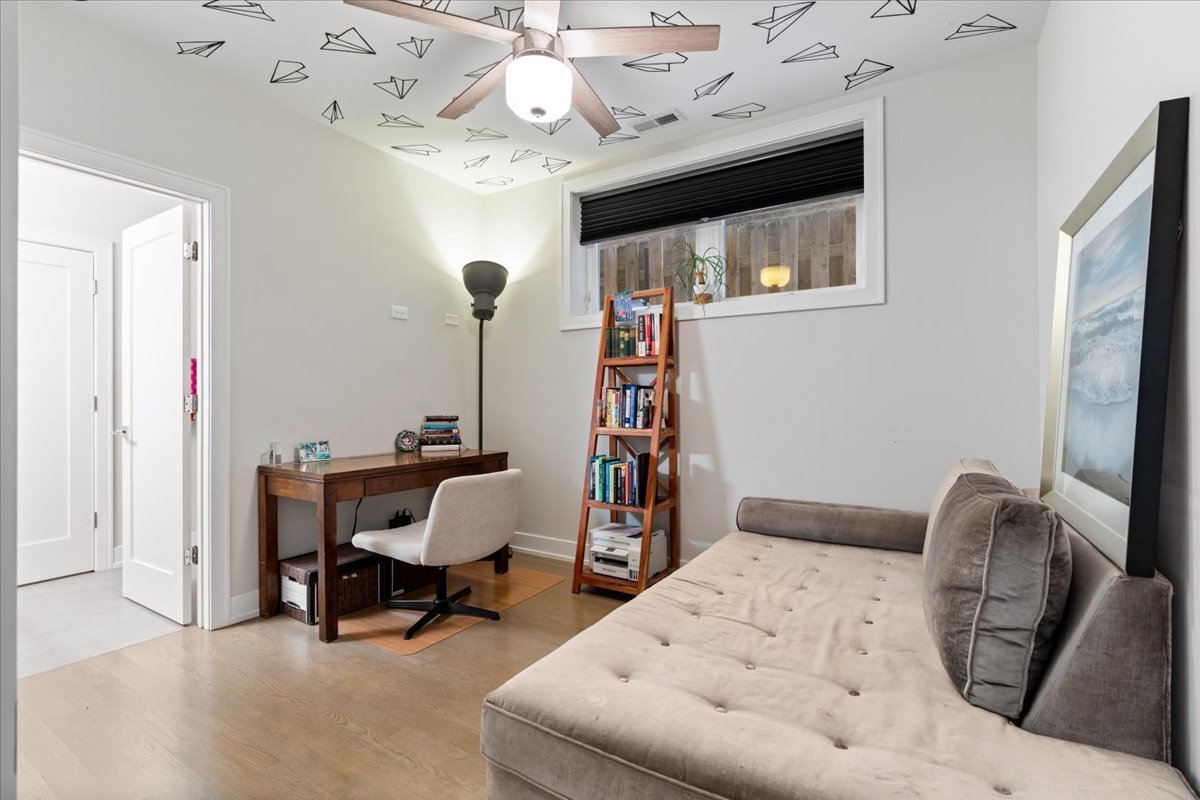 3033 N Clybourn Avenue Unit: 1