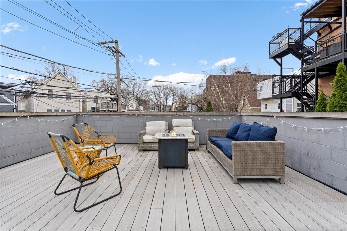 3033 N Clybourn Avenue Unit: 1