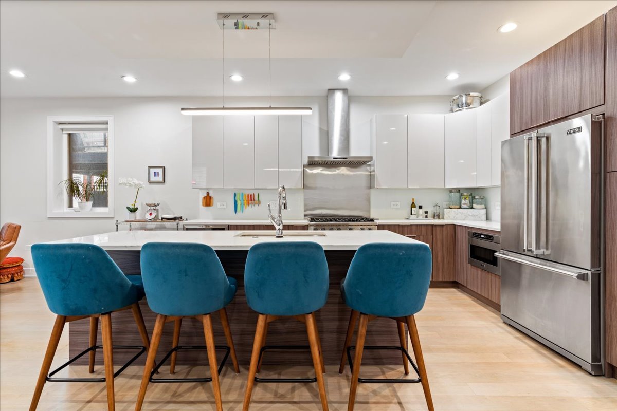 3033 N Clybourn Avenue Unit: 1