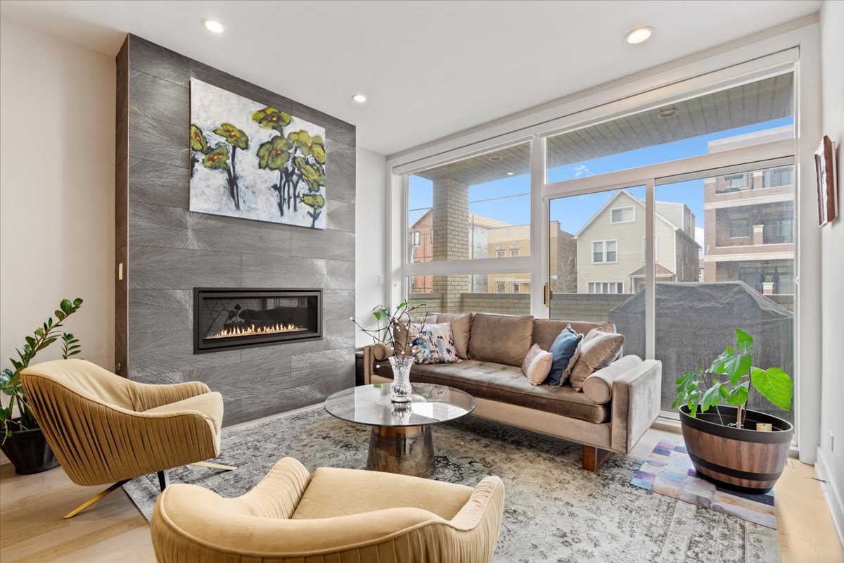 3033 N Clybourn Avenue Unit: 1