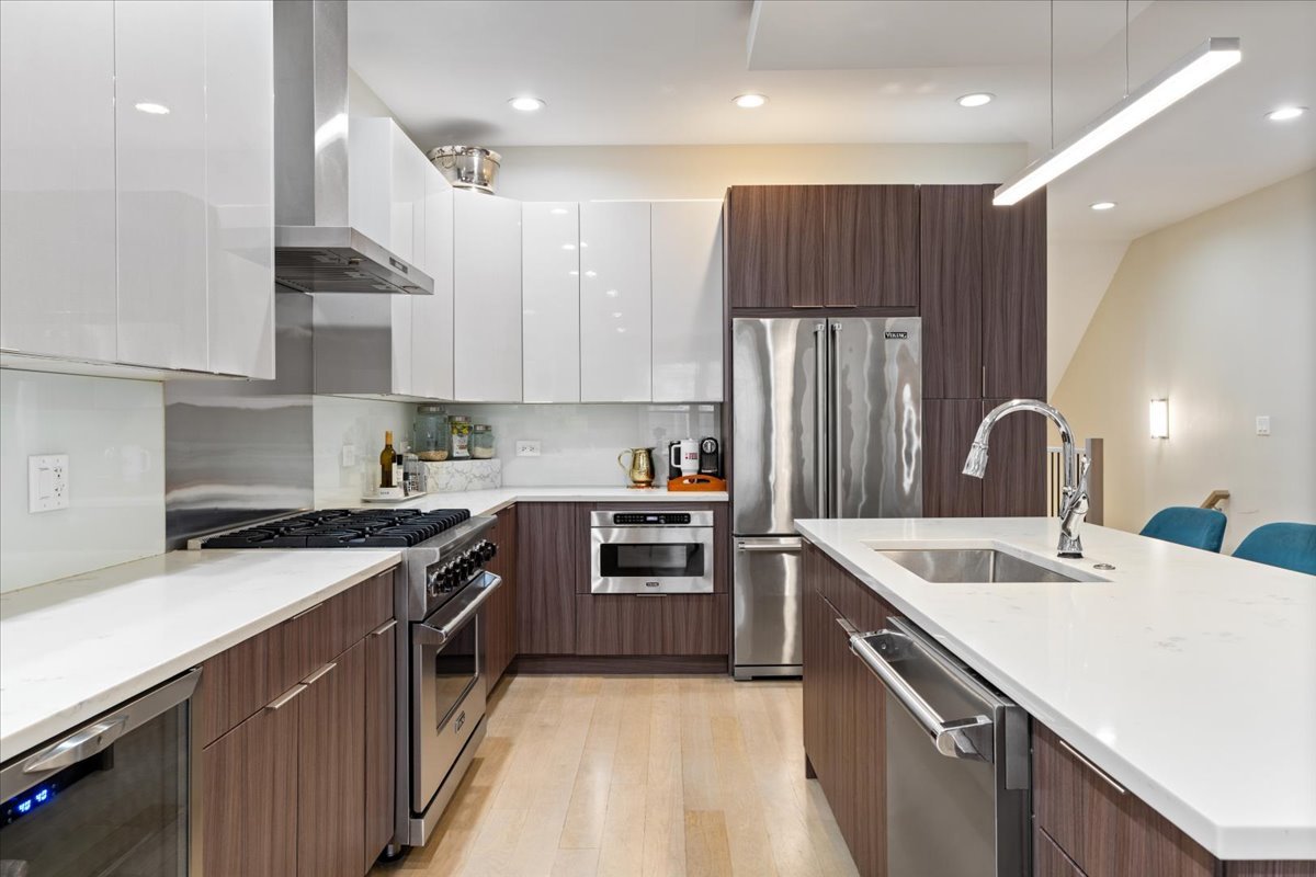 3033 N Clybourn Avenue Unit: 1