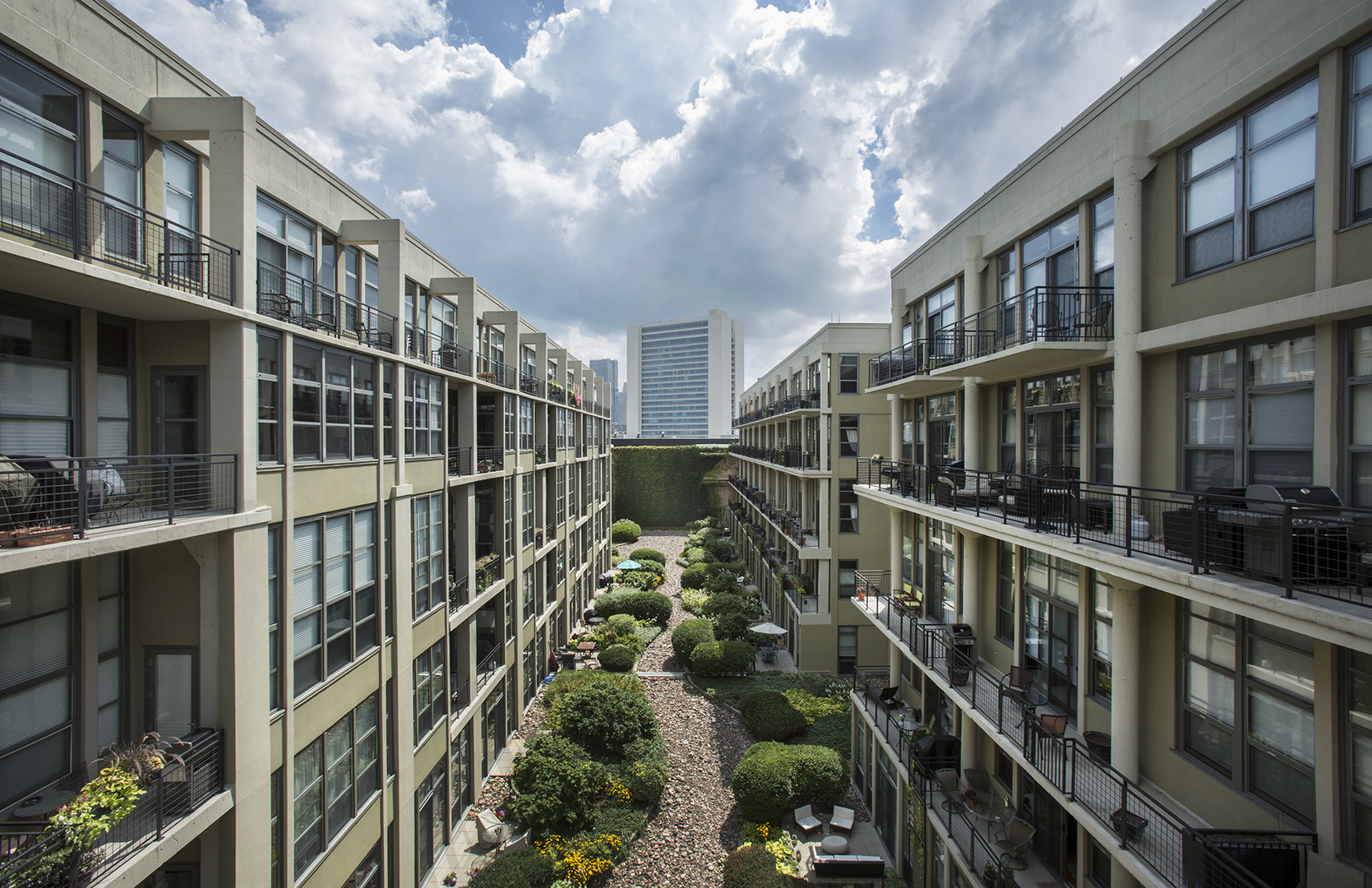 900 N KINGSBURY Street Unit: 1105