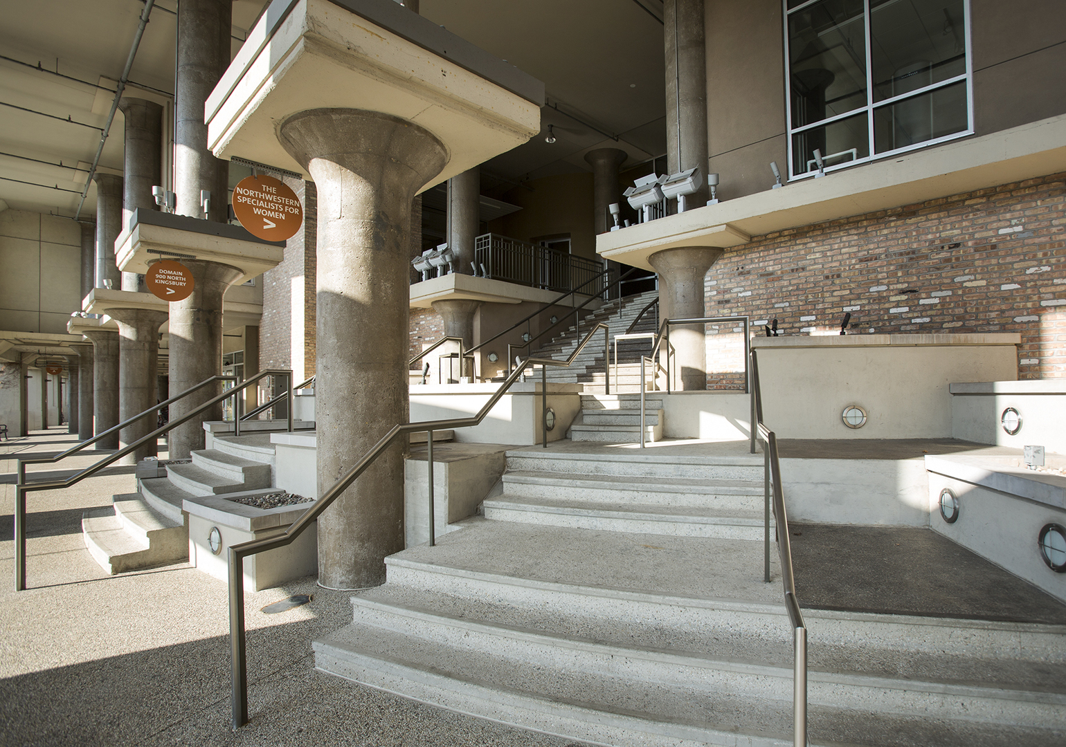 900 N KINGSBURY Street Unit: 1105