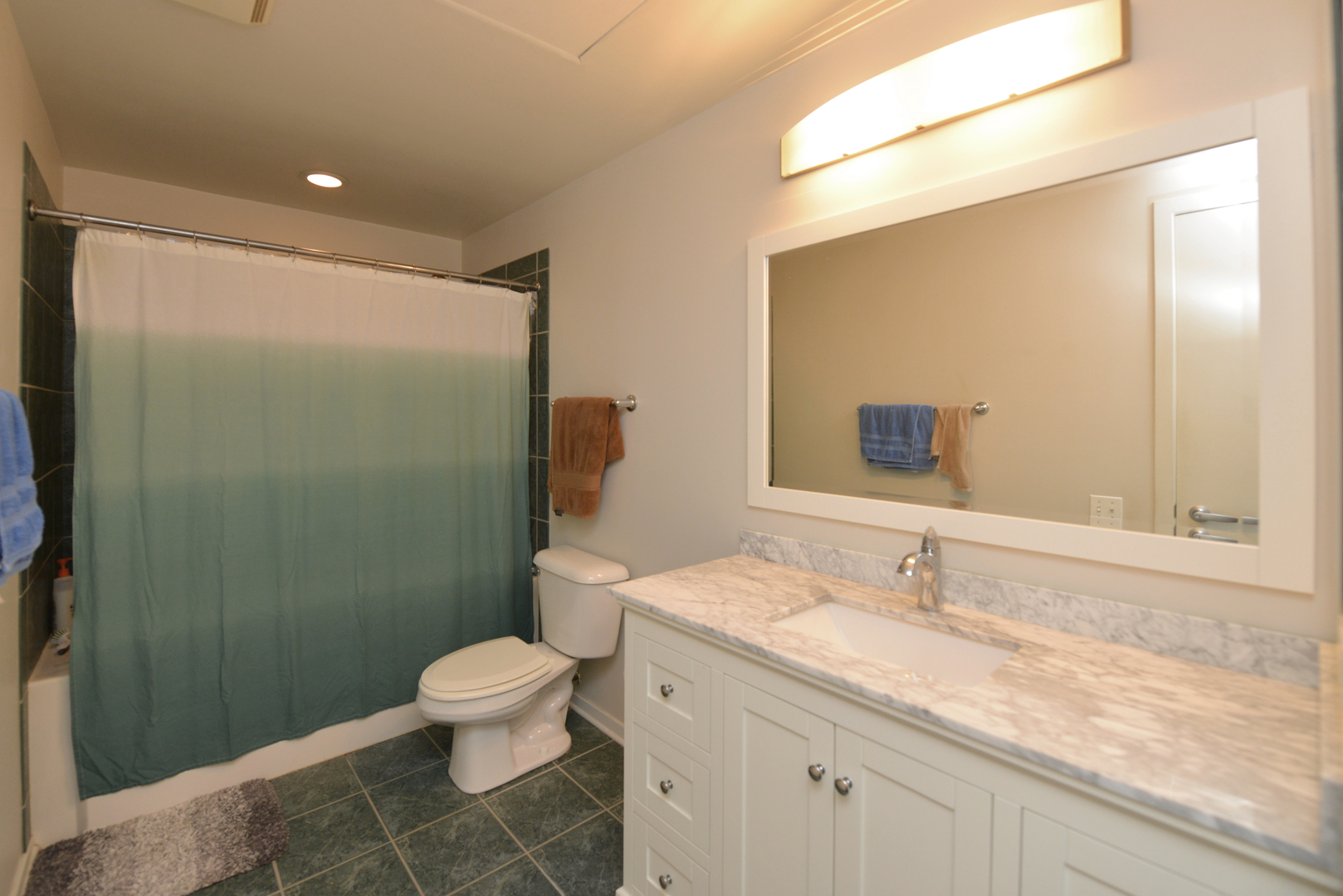 900 N KINGSBURY Street Unit: 1105
