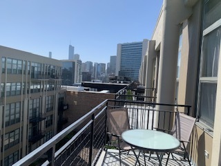 900 N KINGSBURY Street Unit: 1105