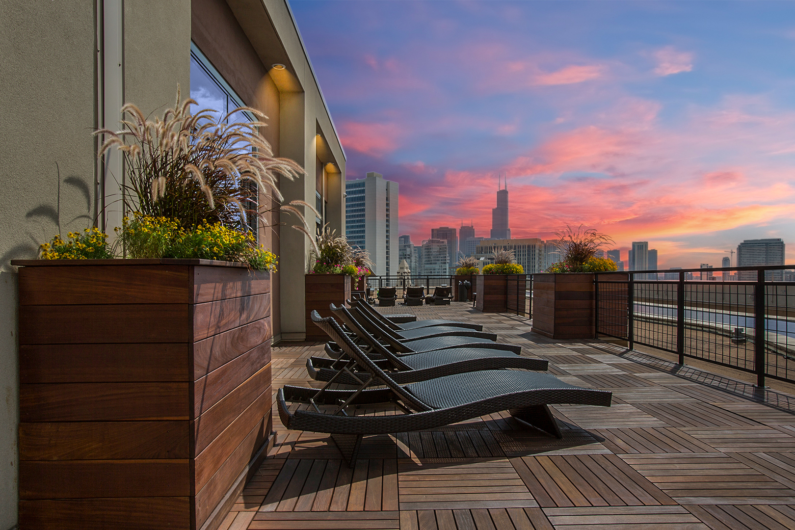 900 N KINGSBURY Street Unit: 1105