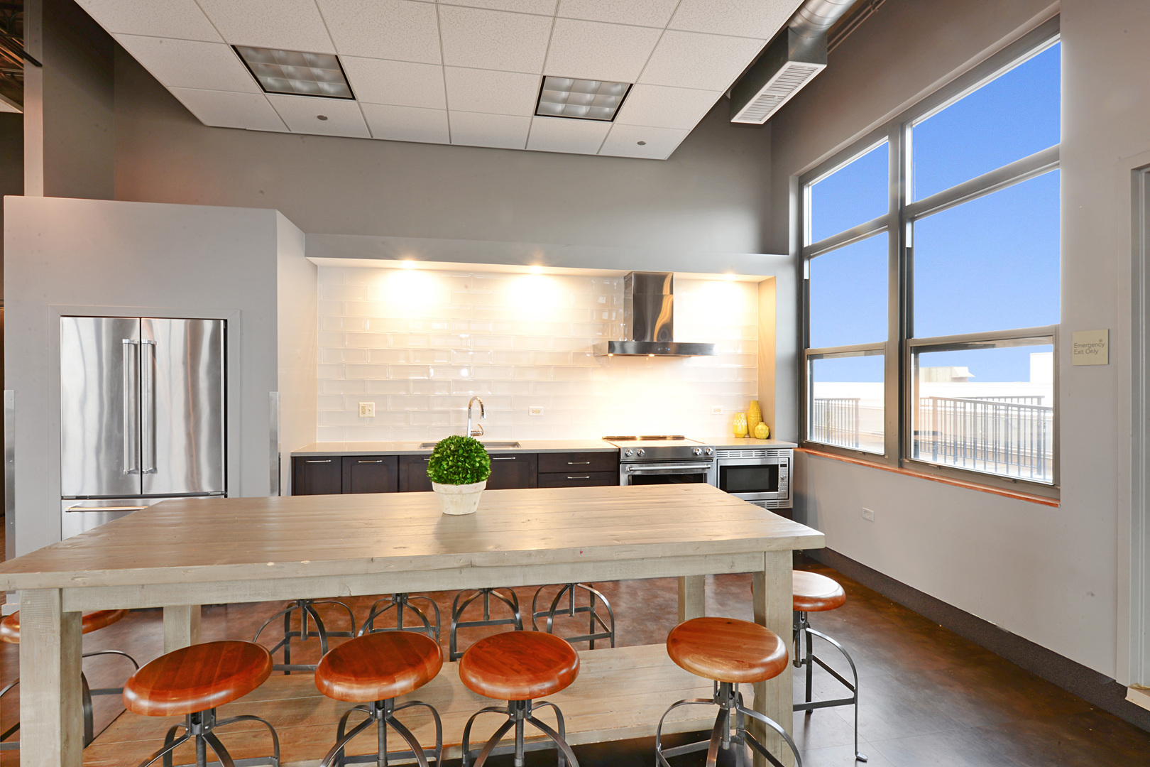 900 N KINGSBURY Street Unit: 1105