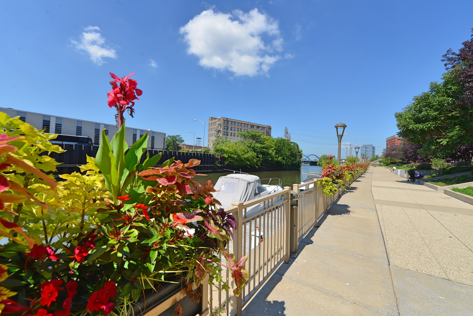 900 N KINGSBURY Street Unit: 1105