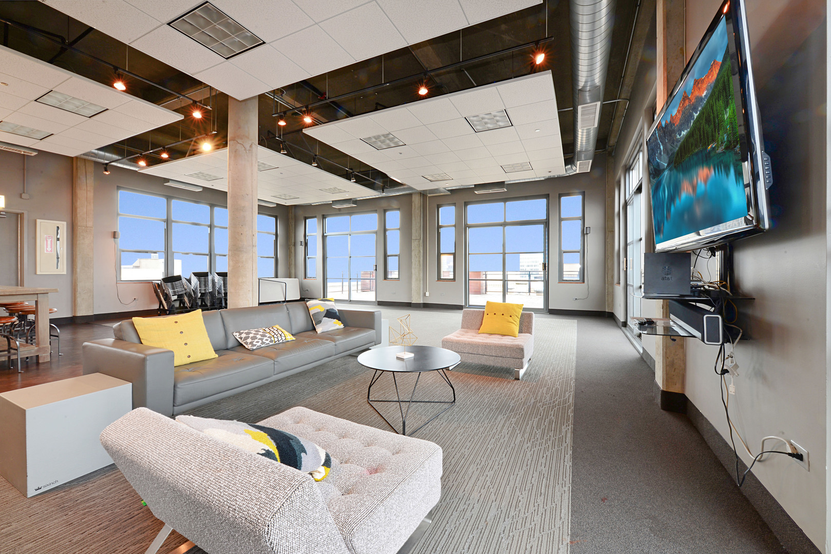 900 N KINGSBURY Street Unit: 1105