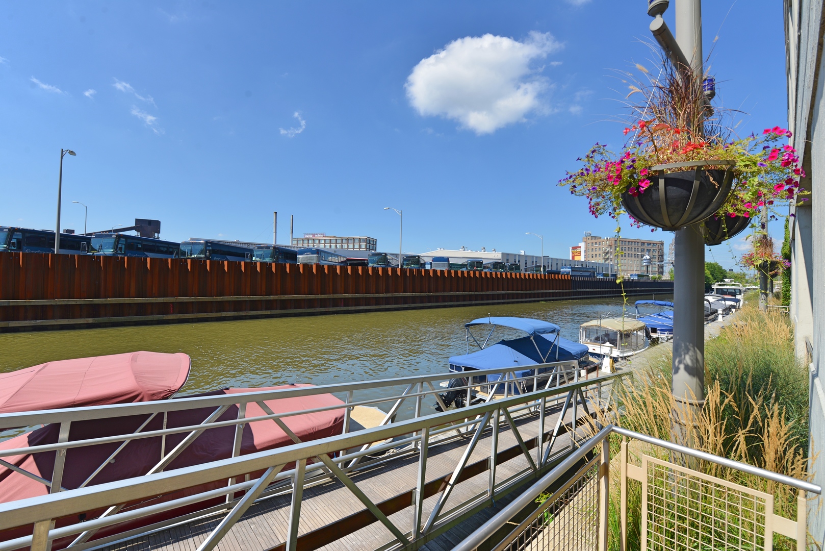 900 N KINGSBURY Street Unit: 1105